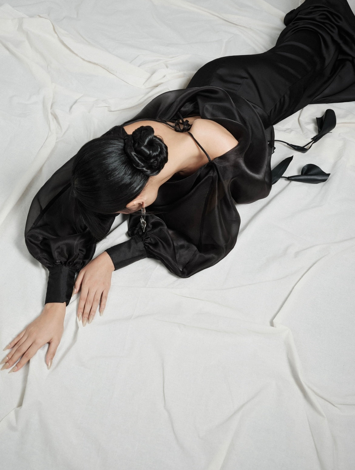 BELT THUY VU (styled with the DIEN VI SET)