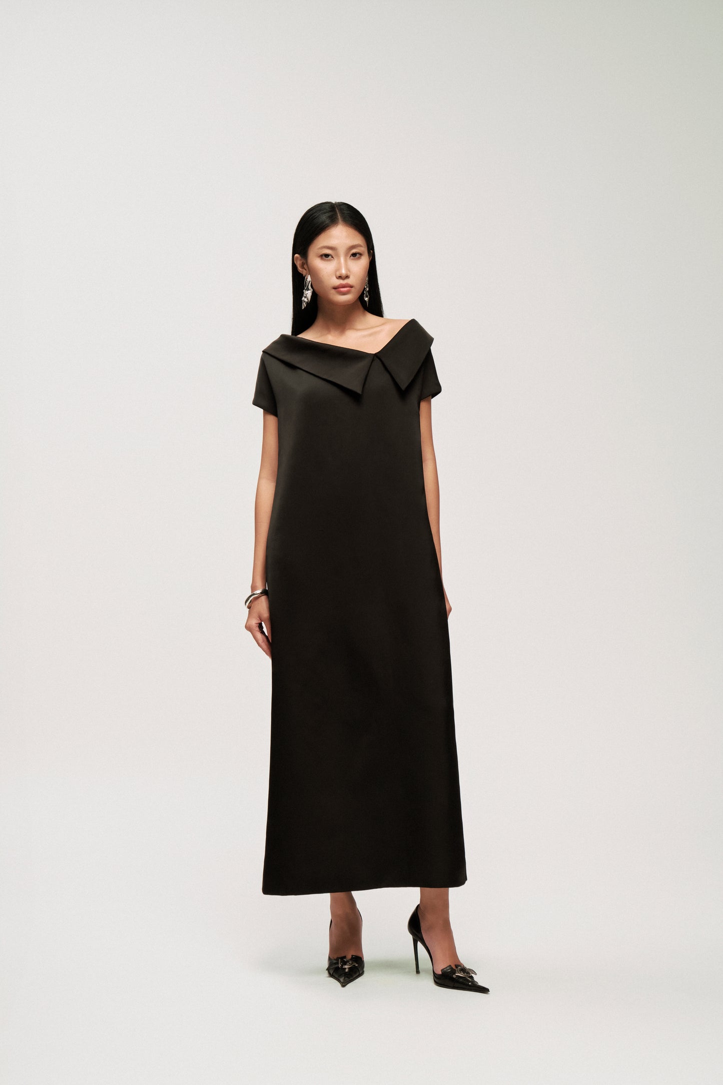 MINIMAL POISE DRESS
