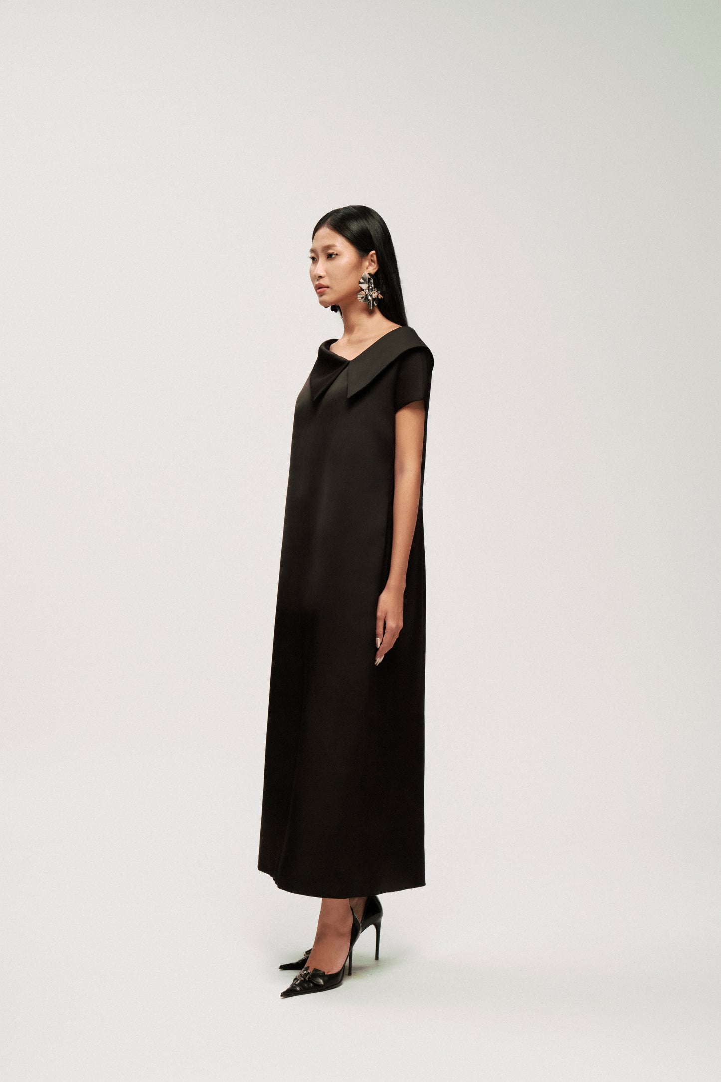 MINIMAL POISE DRESS