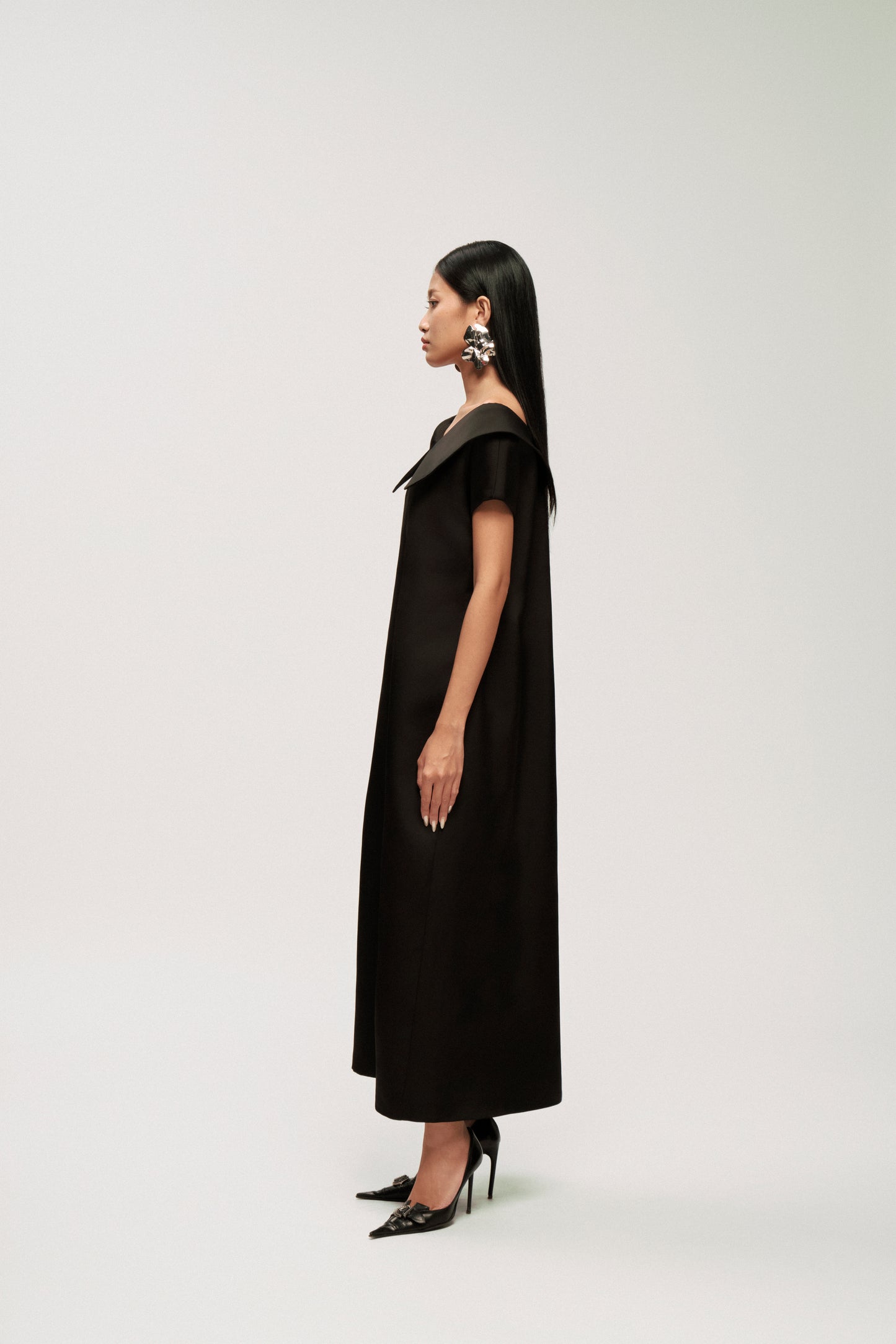 MINIMAL POISE DRESS