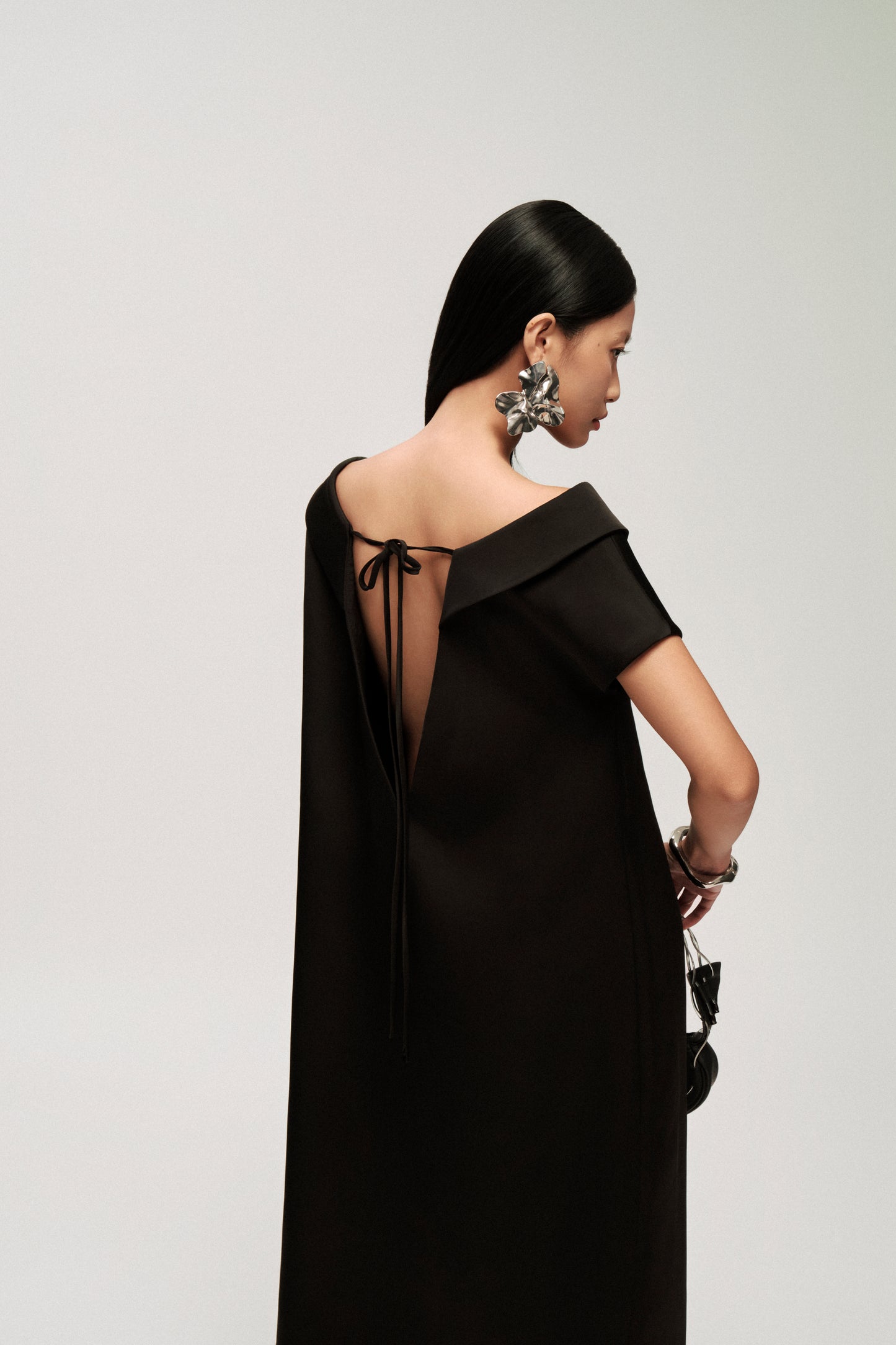 MINIMAL POISE DRESS