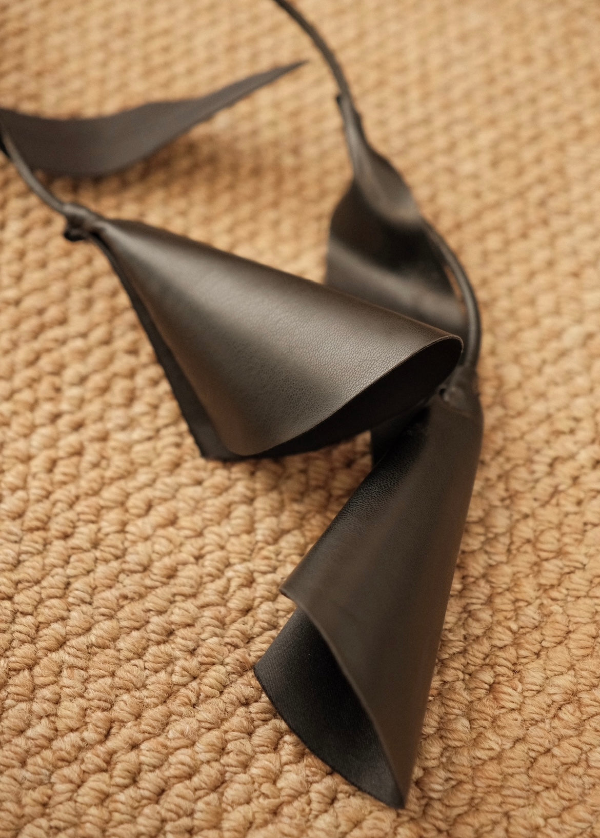 BELT THUY VU (styled with the DIEN VI SET)
