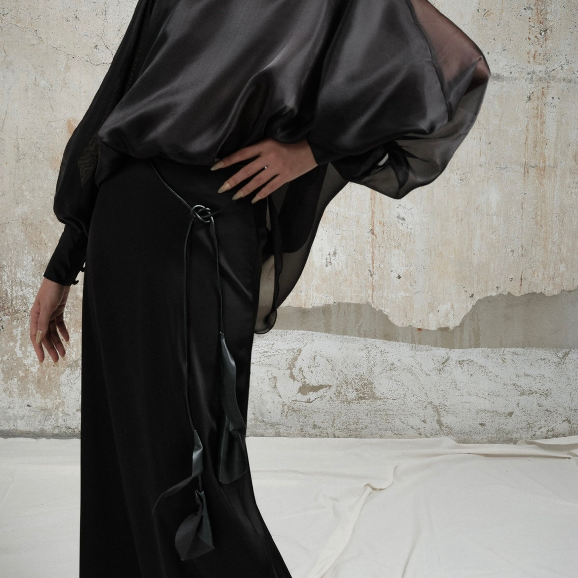 BELT THUY VU (styled with the DIEN VI SET)